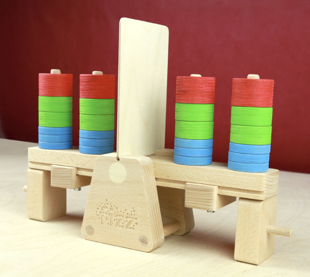Equilibra con la tabla de separación central para el juego competitivo
